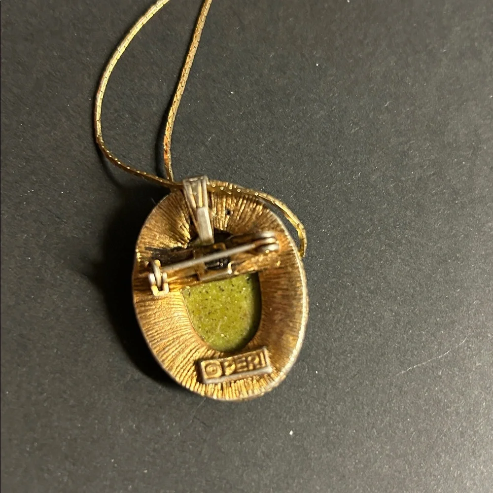 Vintage Peri‎ signed Green & Gold Cameo Pendant Necklace on Adjustable Chain